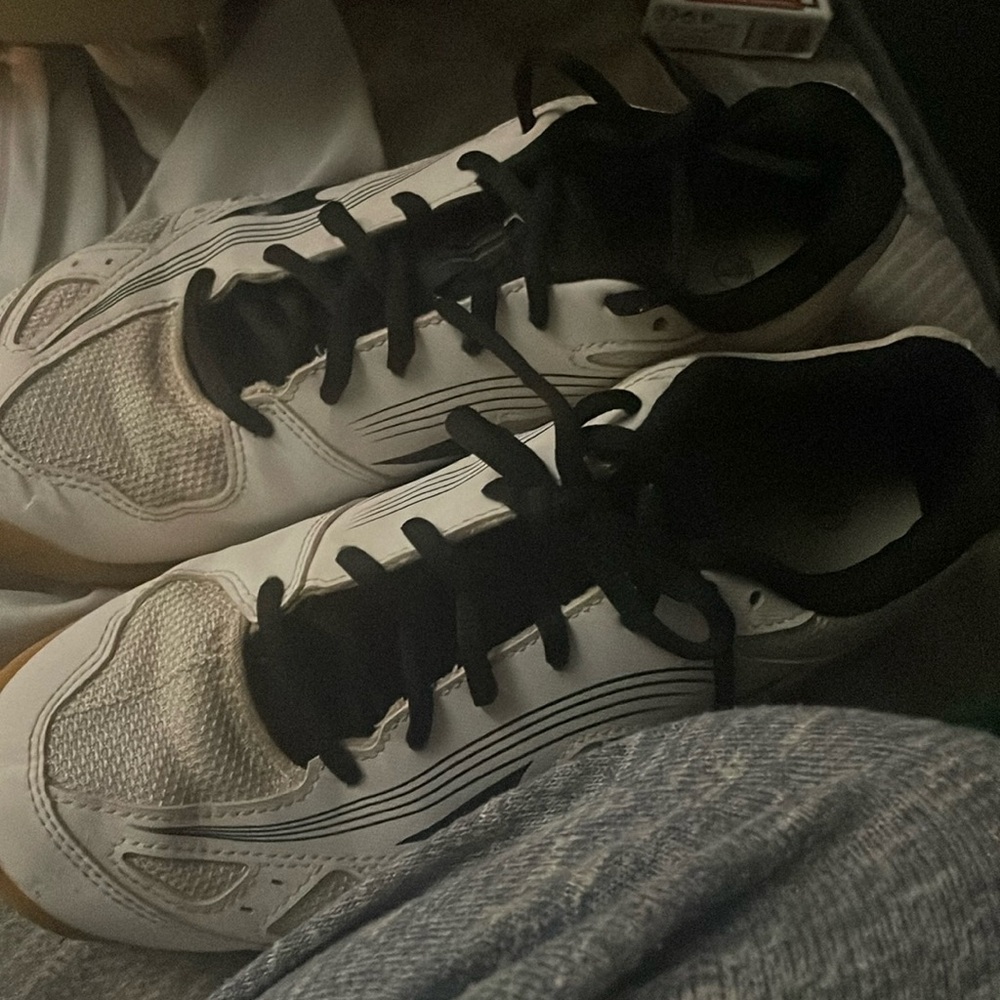 This is VB shoes. Used for one season.